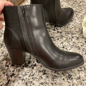 Kelly & Katie Black Ankle Boots - Size 8.5